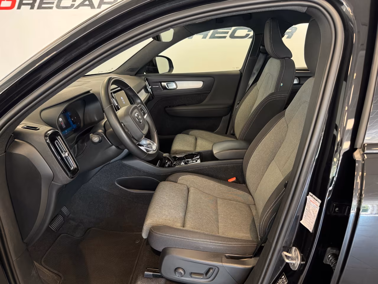 Volvo XC40 B3 automatico Plus Dark BLACK PACK UNIPROP. PEDANE