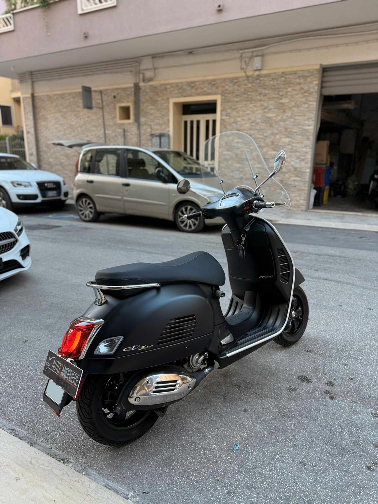 Piaggio Vespa 300 GTS BLACK