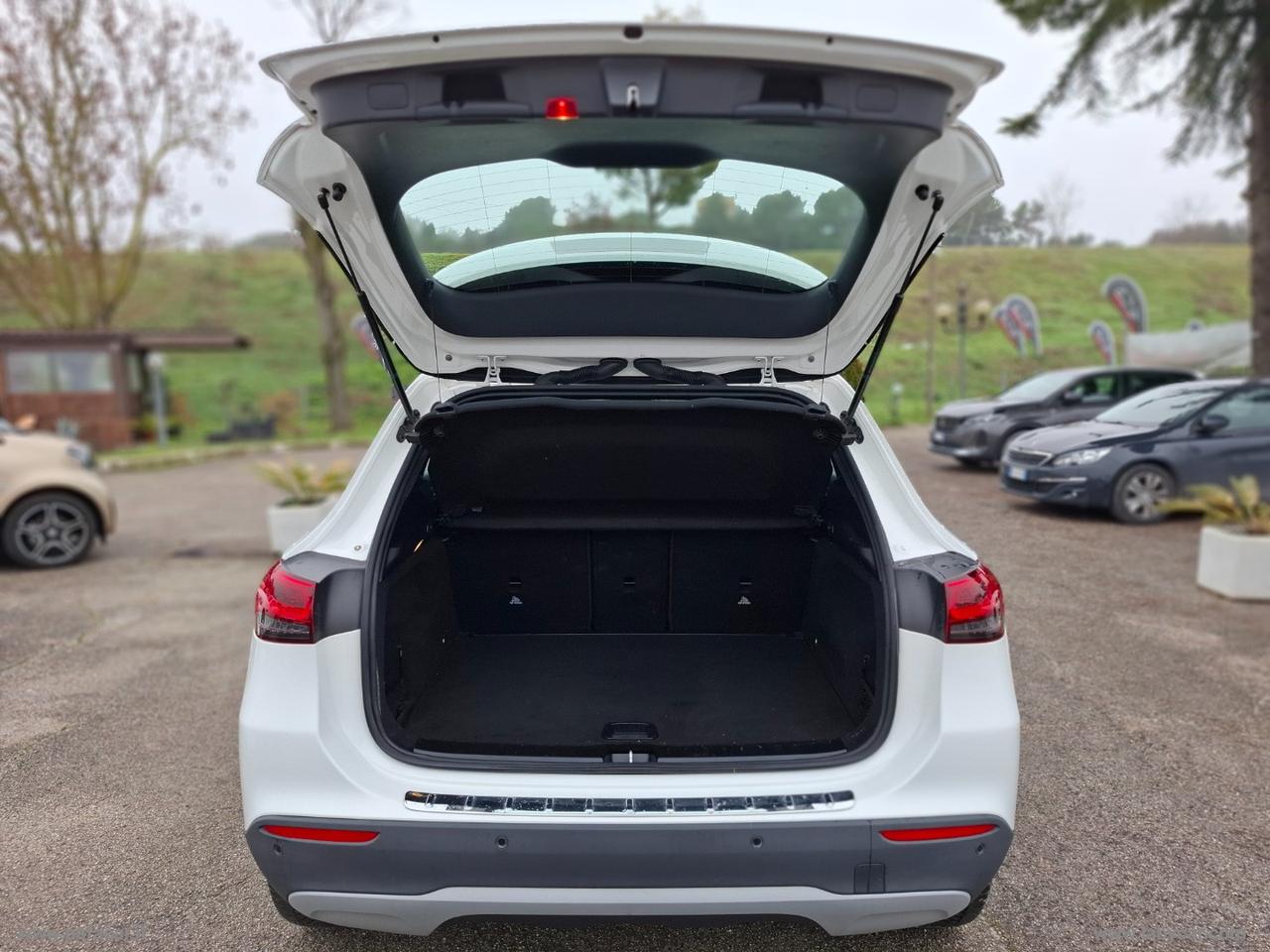 MERCEDES-BENZ GLA 200 d Automatic 4Matic Sport