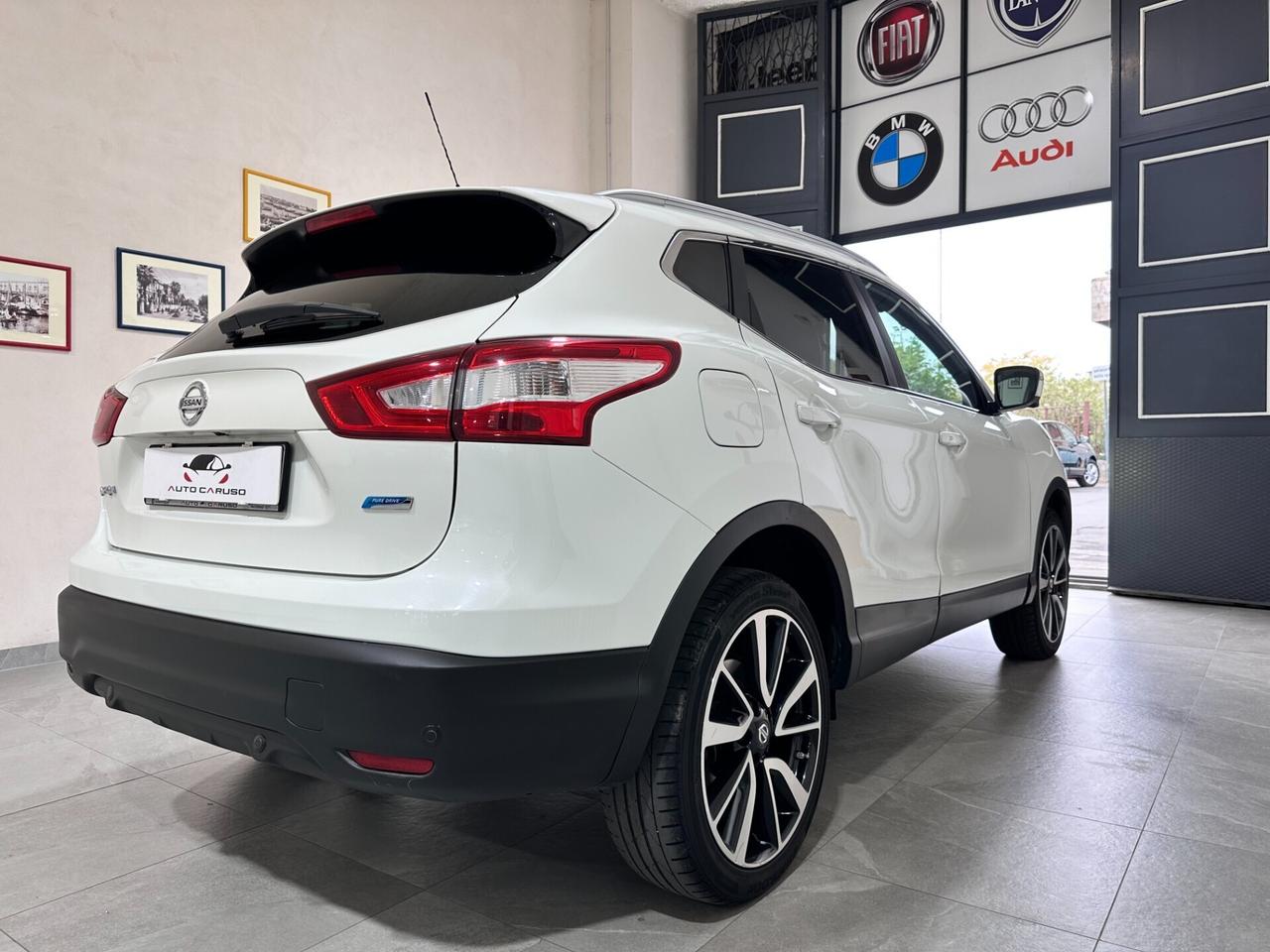 Nissan Qashqai 1.5 dCi N-Connecta – DA VETRI