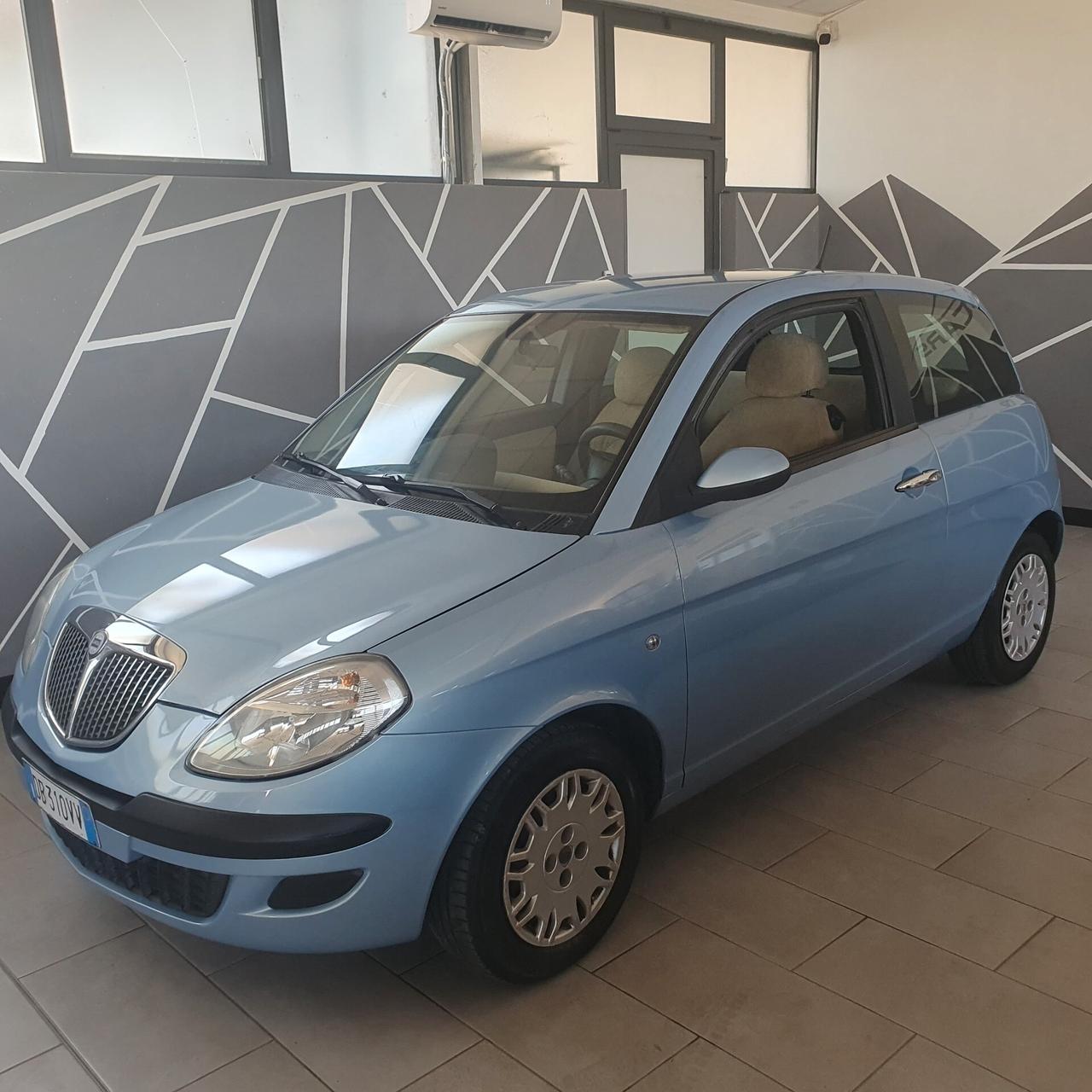 Lancia Ypsilon 1.2 NEOPATENTATI