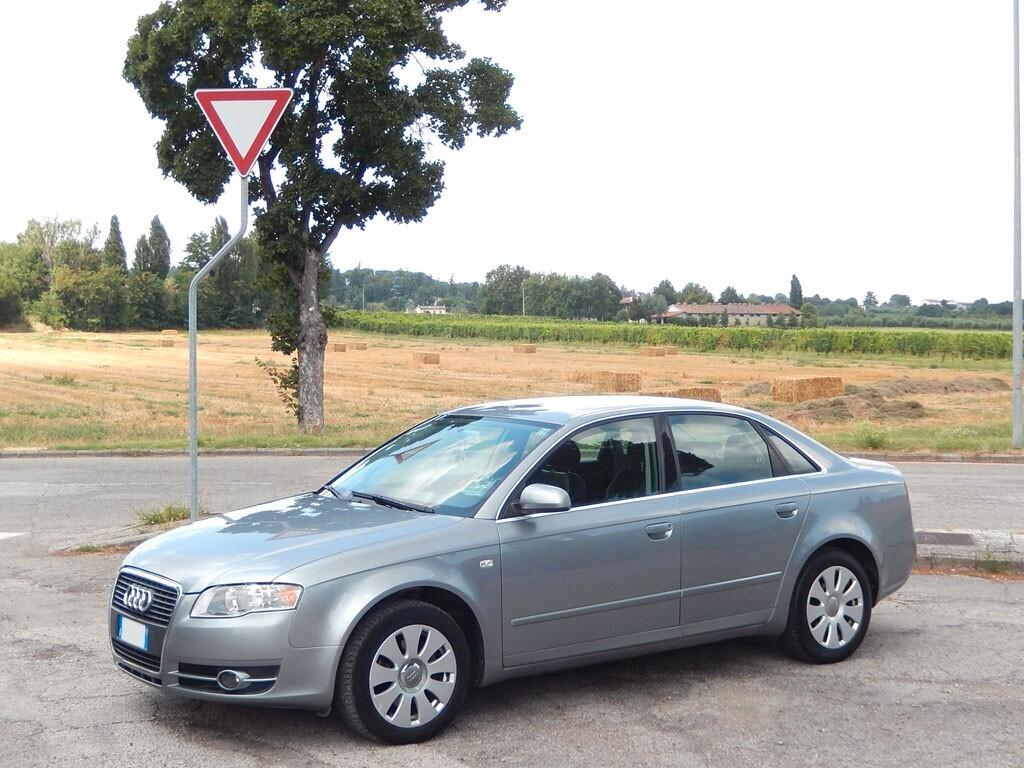 AUDI A4 2.0 TDi con FRIZIONE E VOLANO NUOVI
