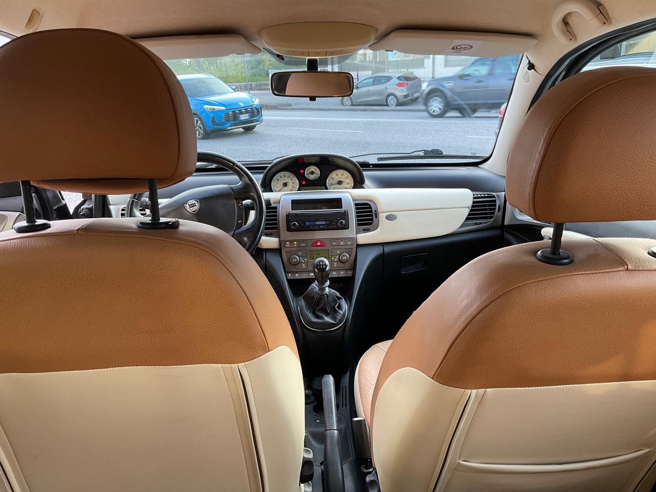 Lancia Ypsilon 1.2 16V Platino