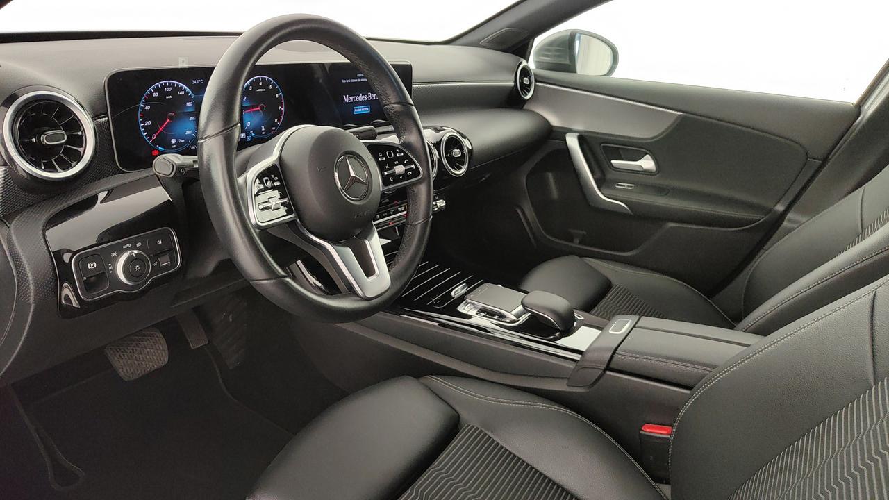 Mercedes-Benz Classe A - V177 2018 - A 200 Sedan Sport auto