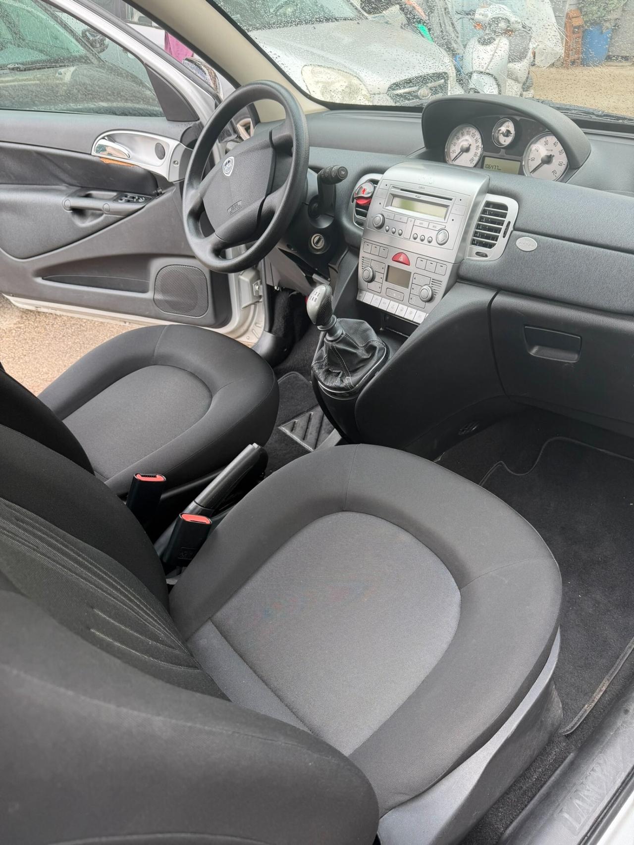 Lancia Ypsilon 1.2 69 CV Unyca