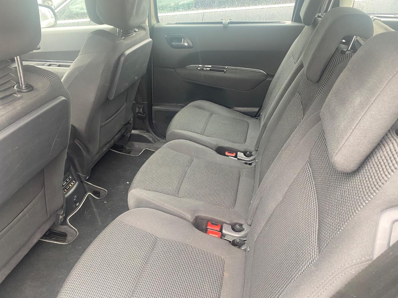 Peugeot 5008 1.6 HDi 115CV Active