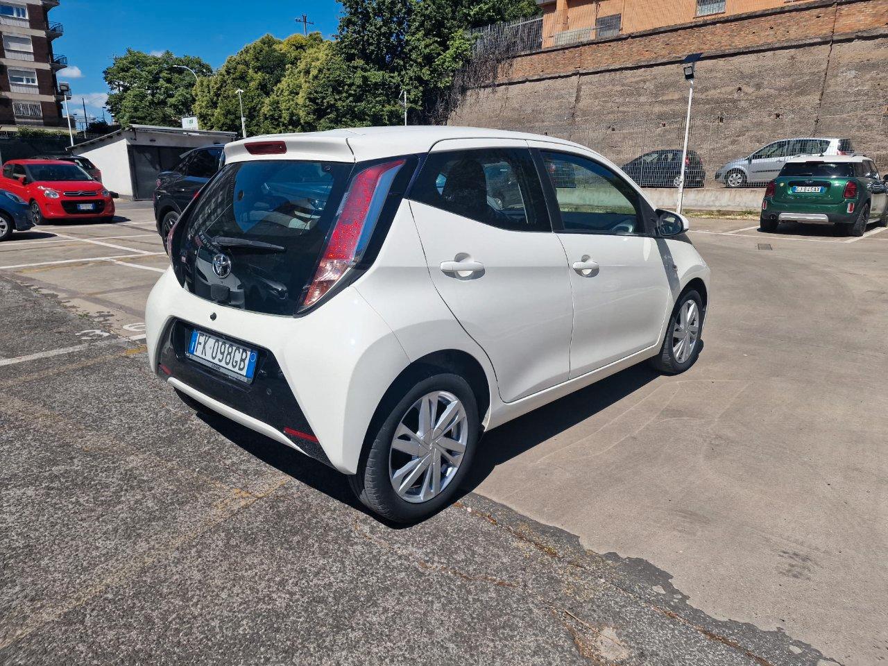 Toyota Aygo 5 Porte Aygo 5p 1.0 x-cite m-mt