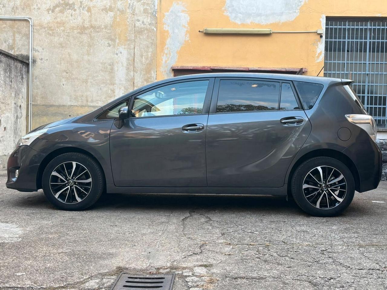 Toyota Verso 1.6 Style 5 posti * 59.000 KM *