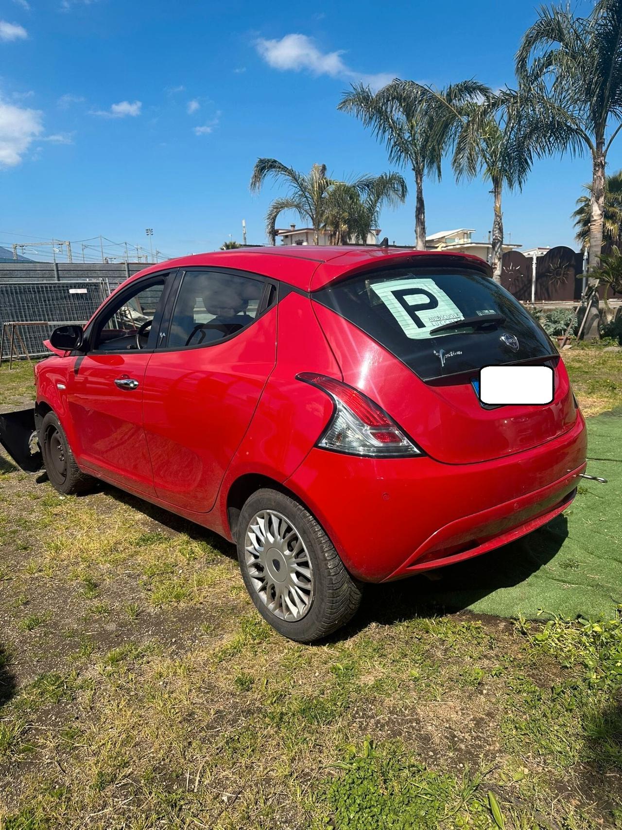 Lancia Ypsilon 1.2 69 CV 5 porte Gold SINISTRATA