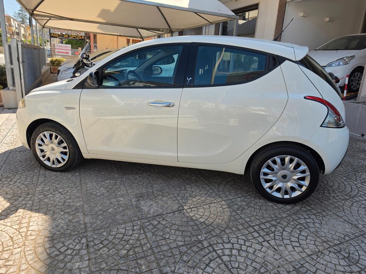 Lancia Ypsilon 1.2 69 CV 5 porte S&S Silver