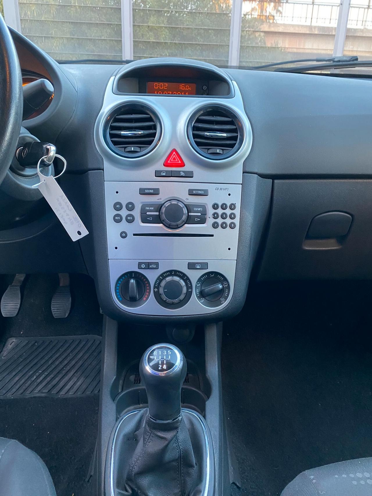 Opel Corsa 1.2 benzina 86cv | 2012