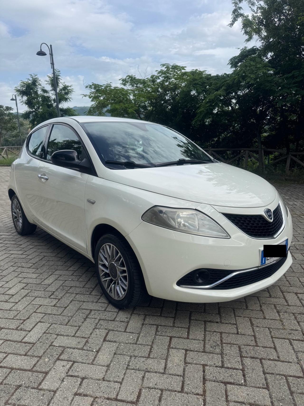 Lancia Ypsilon 1.2 Benzina 69Cv *PLATINUM* 2012