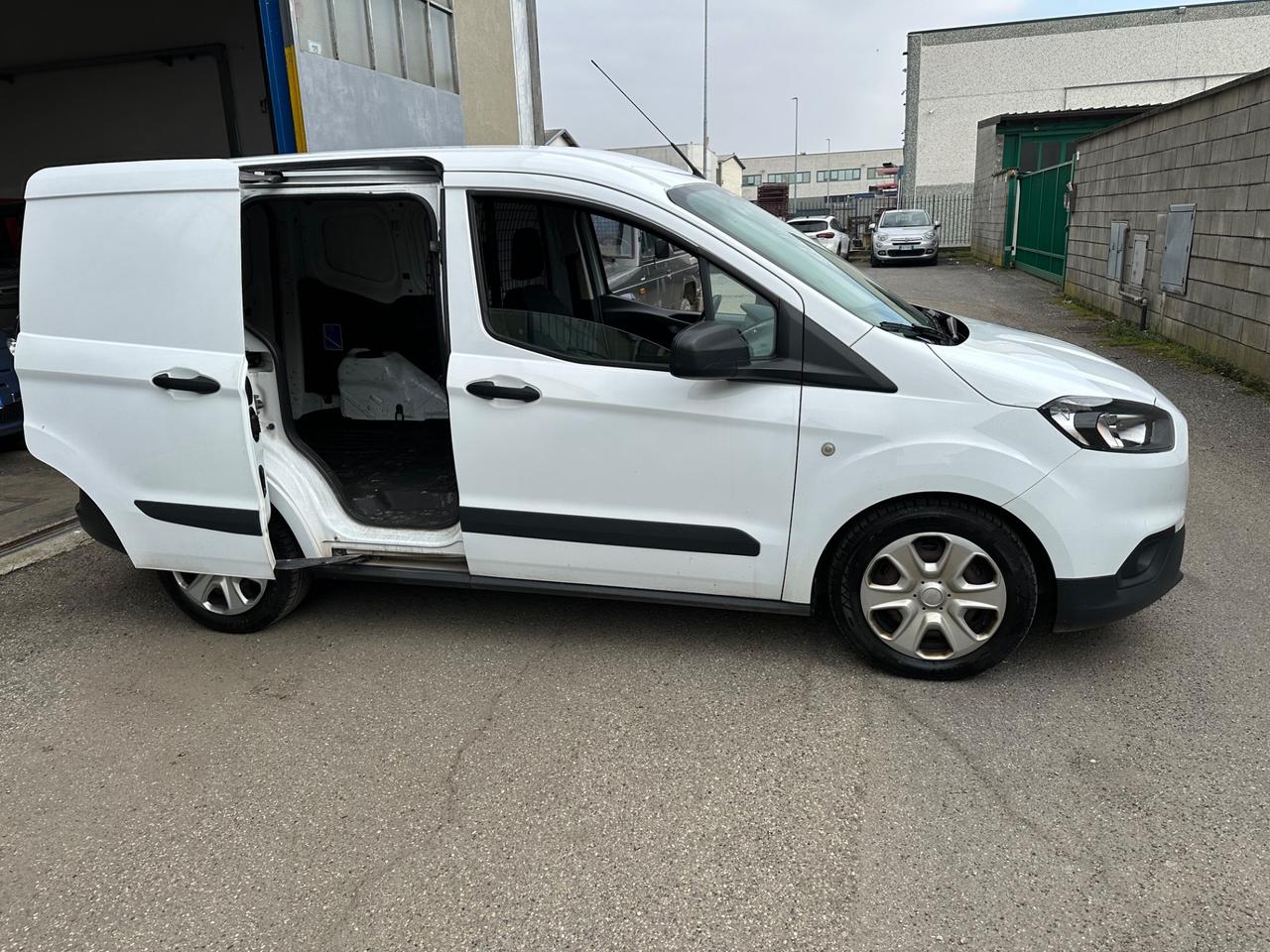 FORD TRANSIT COURIER