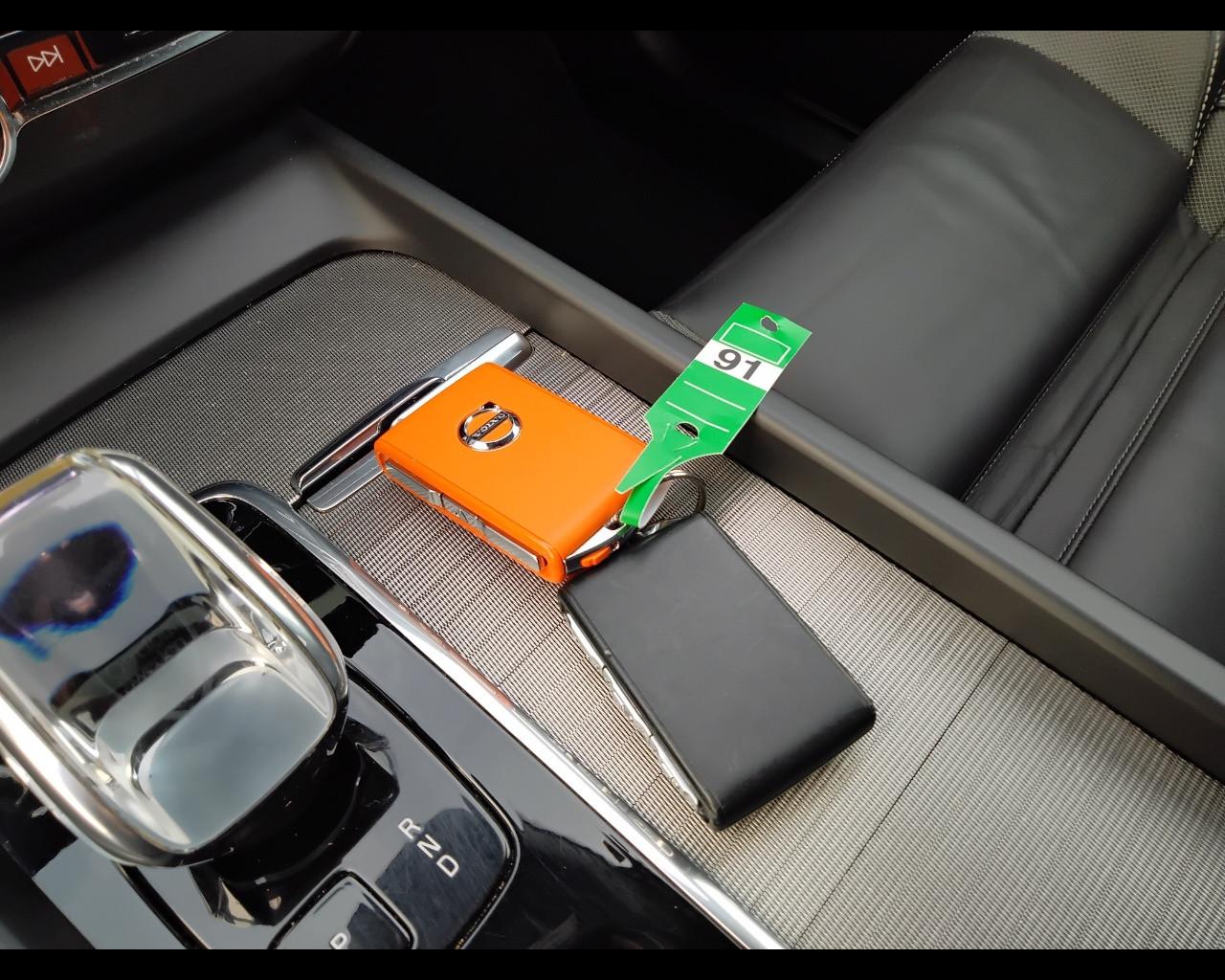 VOLVO XC60 II 2022 - XC60 2.0 b4 Plus Dark auto