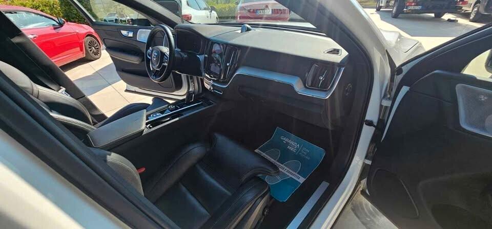 Volvo XC 60 XC60 B4 (d) AWD Geartronic R-design