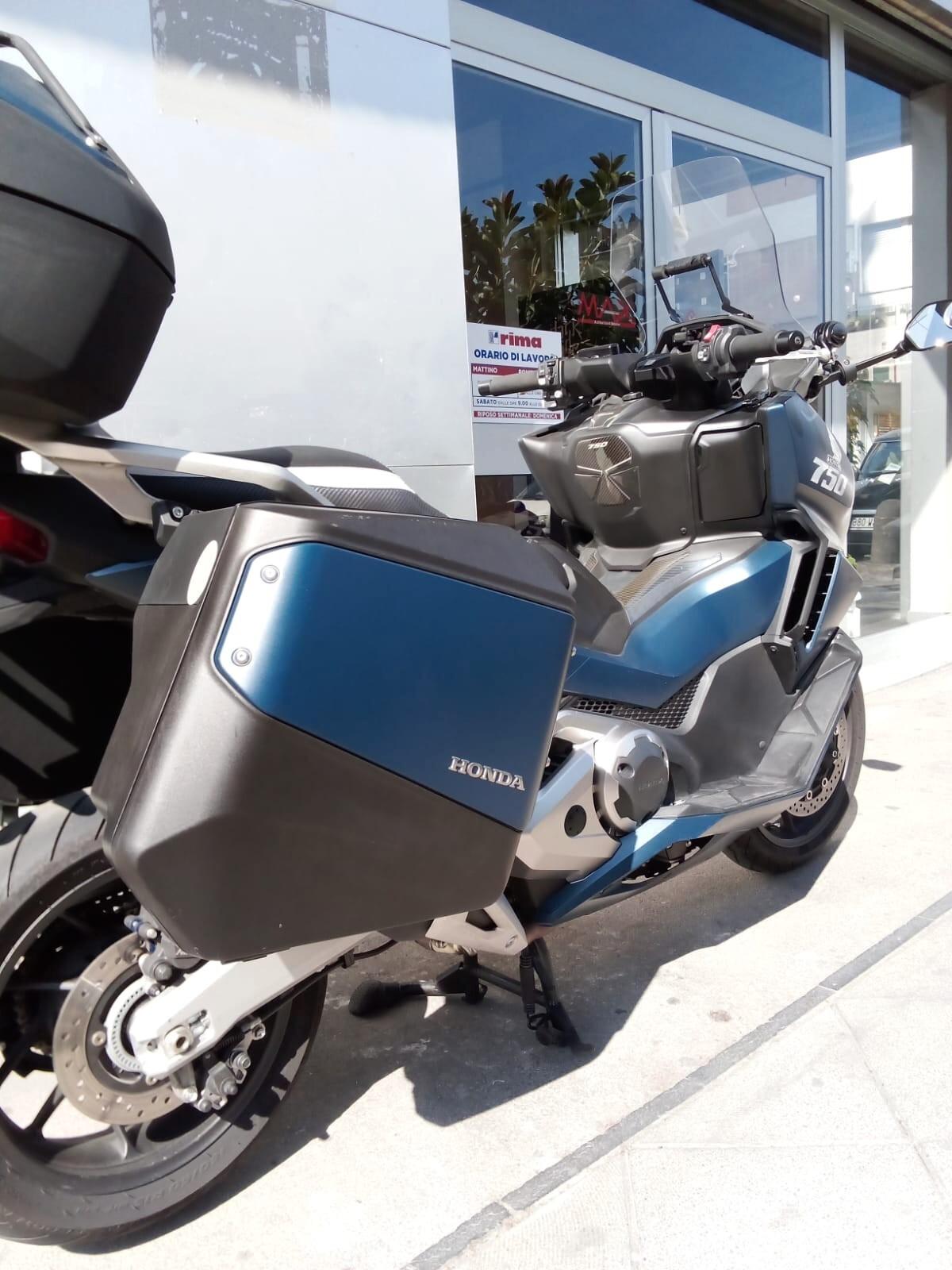 Honda Forza 750