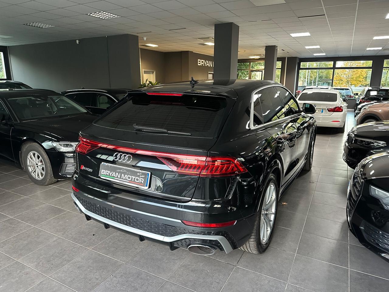 Audi Q8 RS TFSI V8 quattro tiptronic