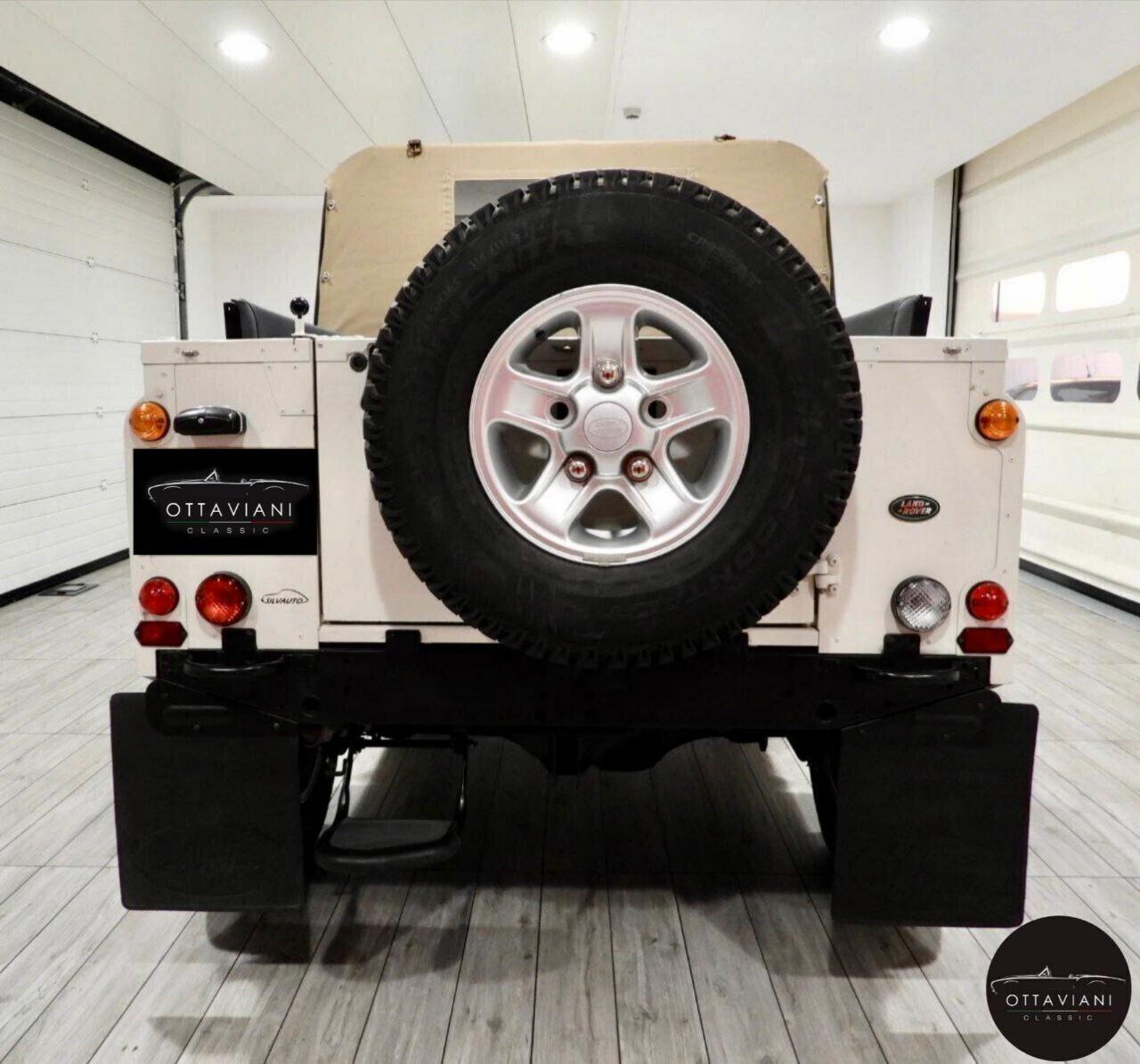 Land Rover Defender 90 turbodiesel Soft-top