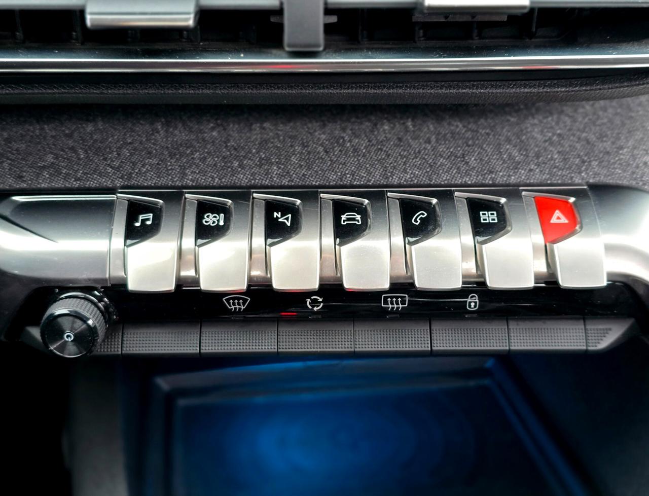 PEUGEOT 3008 GT LINE TETTO APRIBILE PARI AL NUOVO