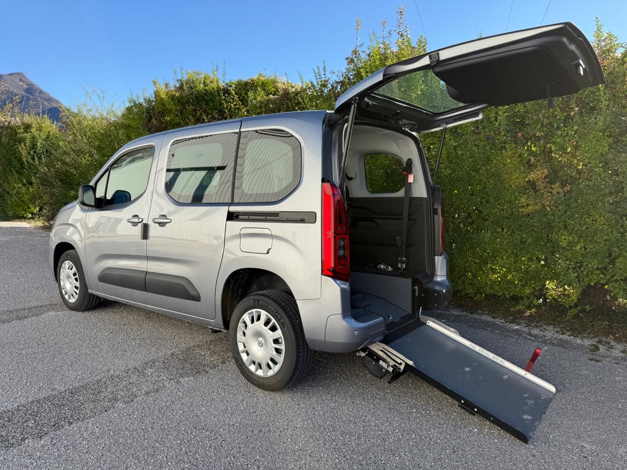 Opel Combo Life 1.5D - Auto per disabili