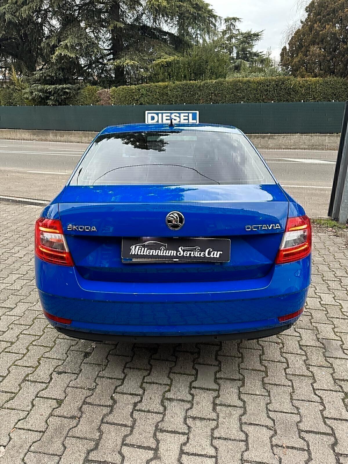 Skoda Octavia BERLINA 1.6 TDI | 115 CV | DSG | BLU METALLIZZATO |