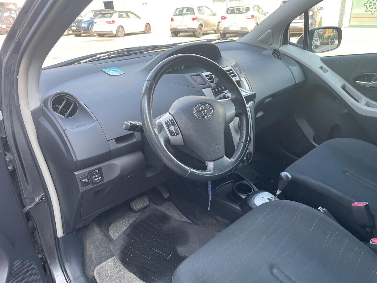 Toyota Yaris 1.3 5 porte Navi*Automatik*Solo 86000*