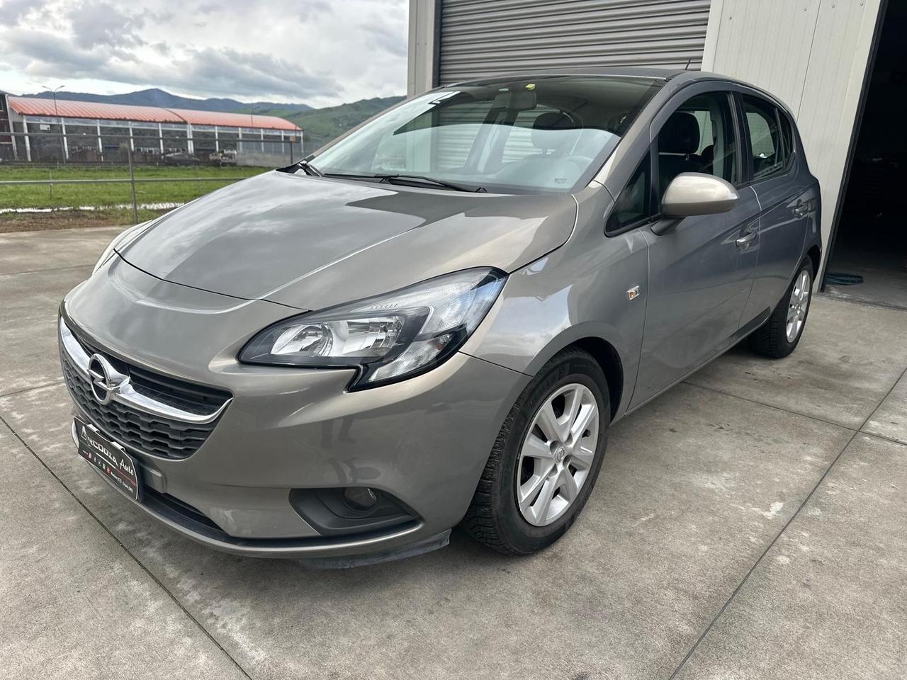 Opel Corsa 1.4 90CV 5 porte b-Color