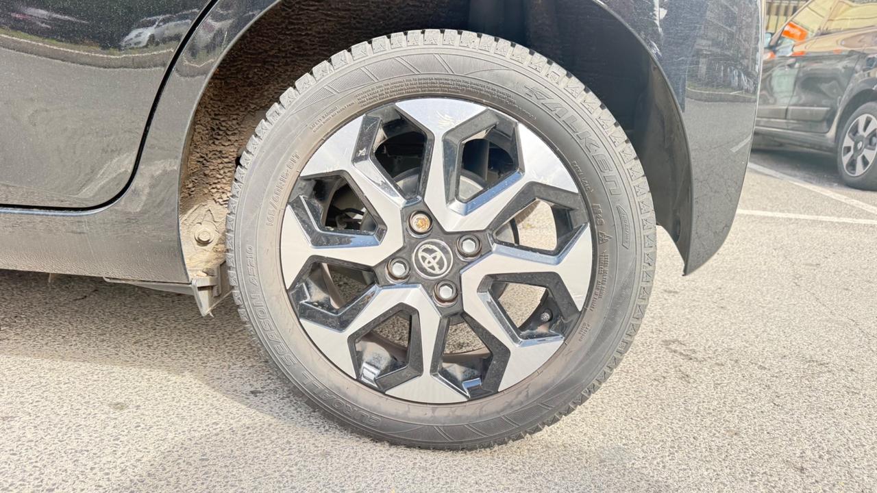 Toyota Aygo Connect 1.0 VVT-i 72 CV 5 porte x-play LED NAVI KAMERA CERCHI 16 PDC BLUETOOTH