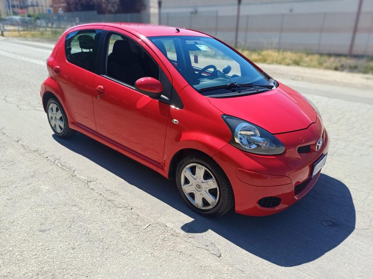 Toyota Aygo 1.0 12V VVT-i 5 porte Deep Ocean Connect MMT