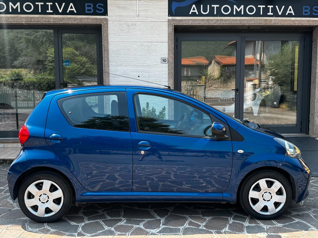 Toyota Aygo 1.0 12V VVT-i 5 porte Blue