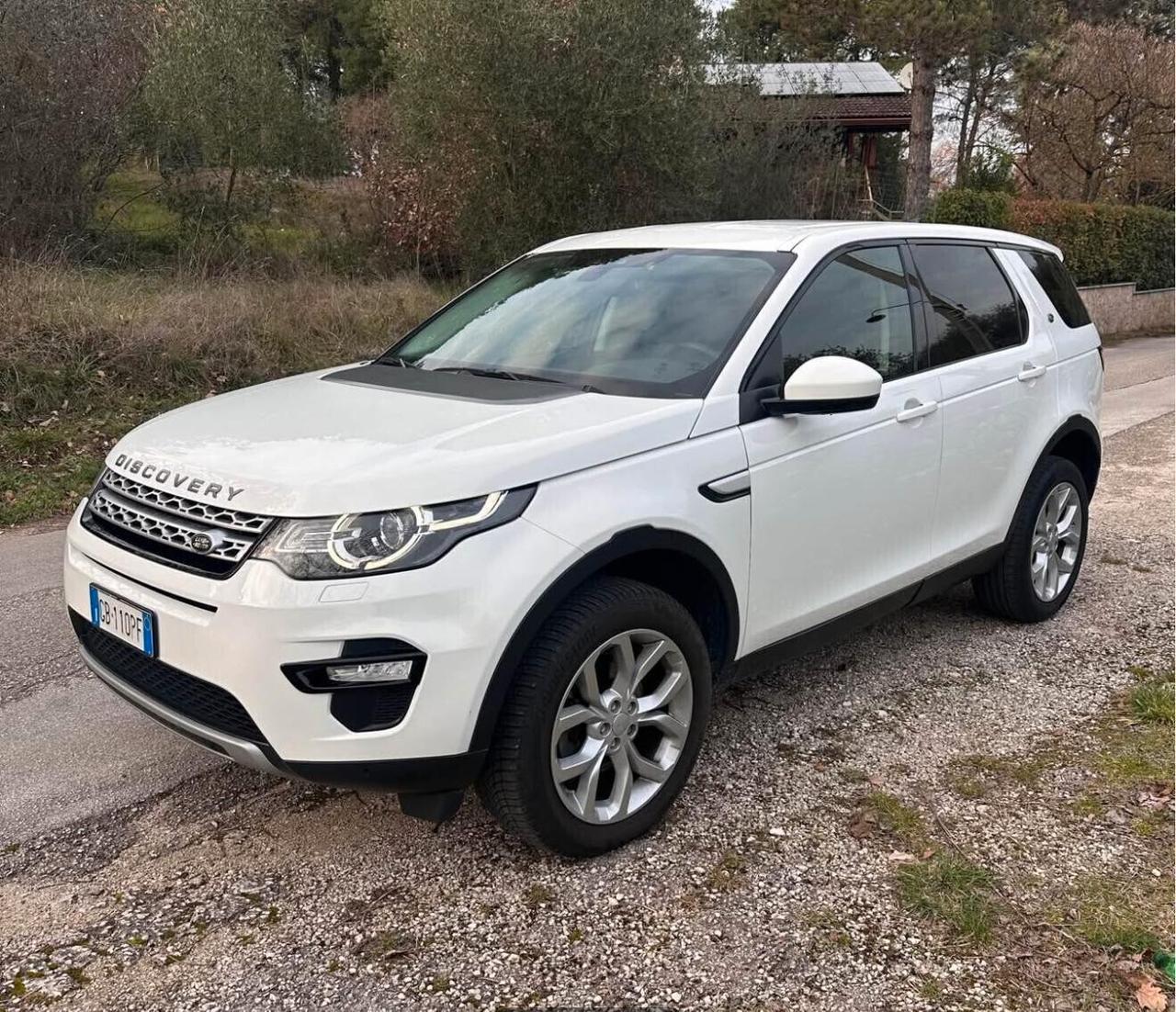 Land Rover Discovery Sport 2.0td4 150cv uni proprietario, mai incidentata.