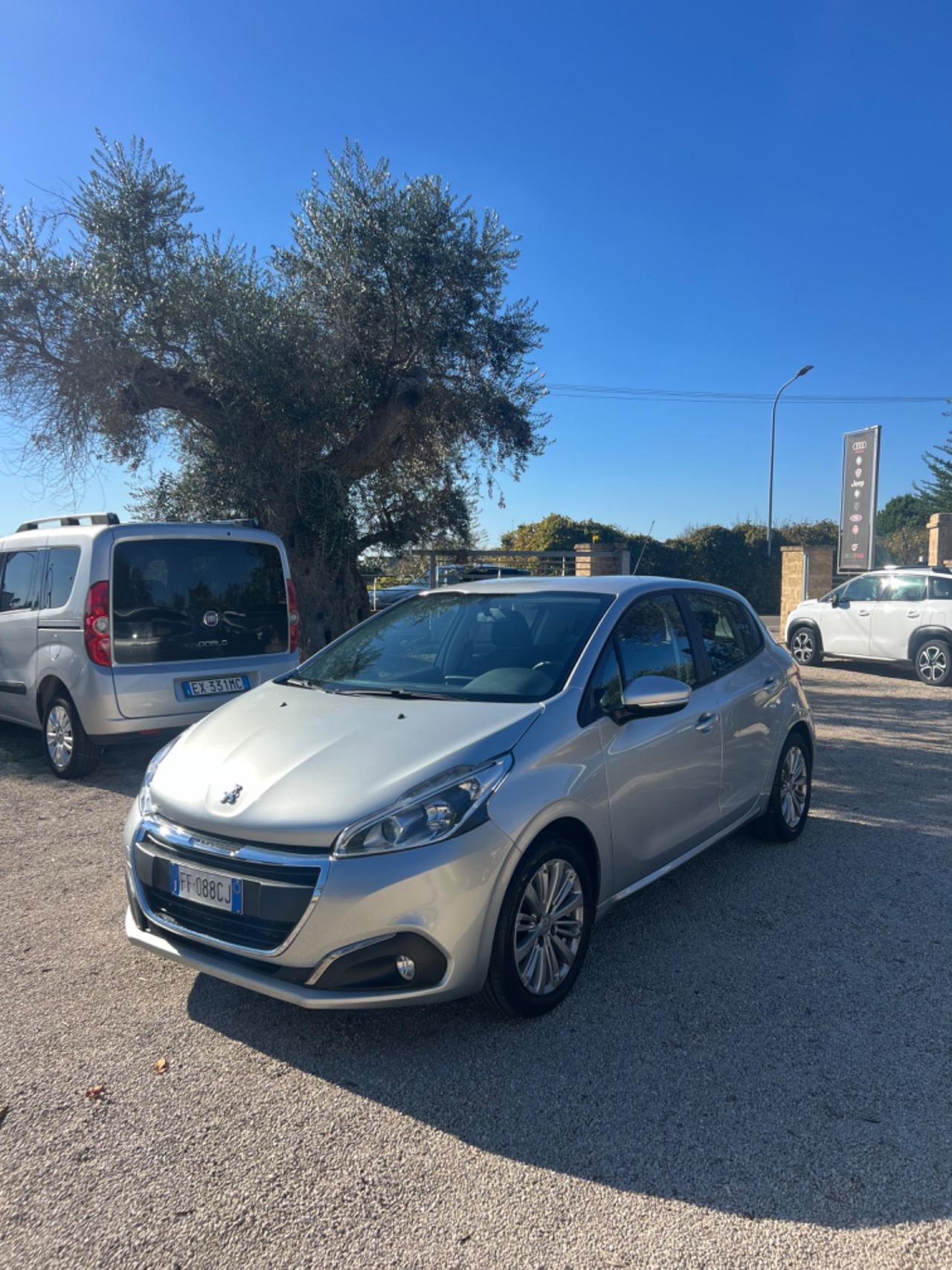 Peugeot 208 PureTech 68 5 porte Active km 100000 ufficiali!!