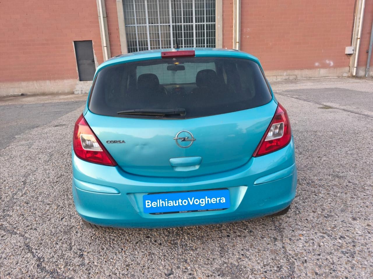 Opel Corsa 2011---1.2 Benzina Neopatentati