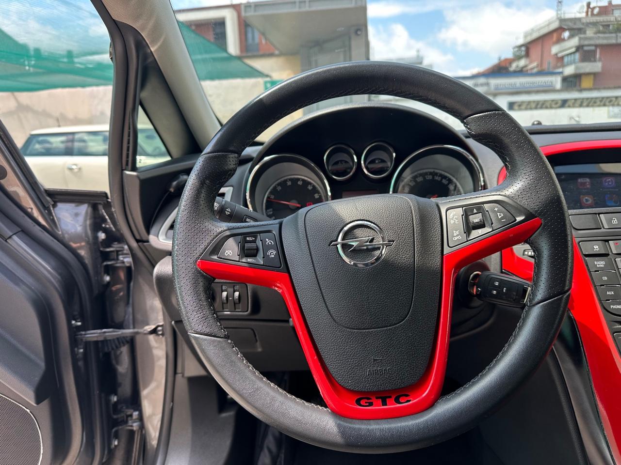 Opel Astra GTC 1.4 Turbo 140CV Cosmo
