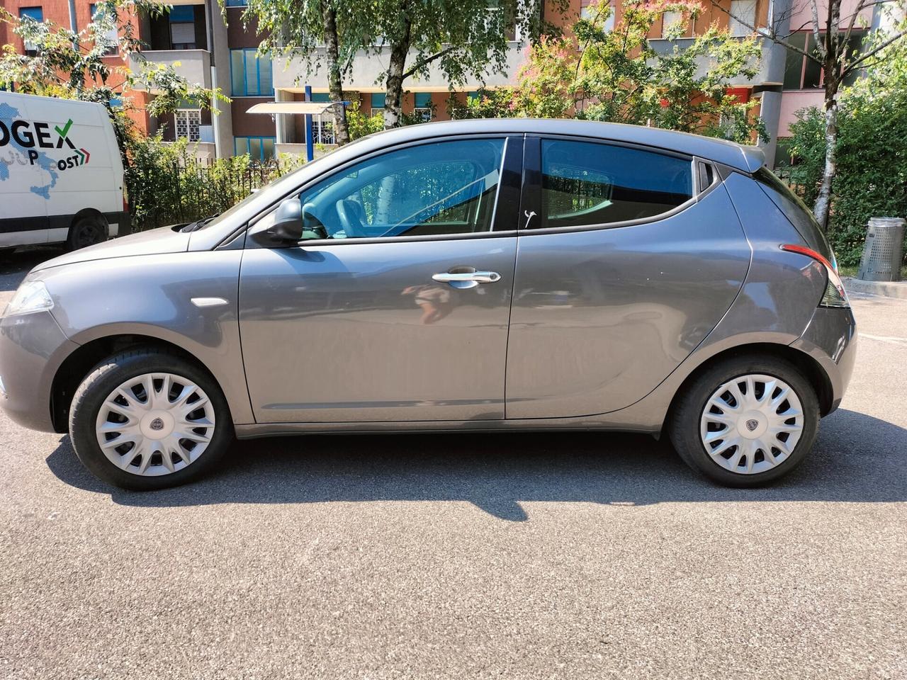 Lancia Ypsilon 1.2 69 CV 5 porte S&S Silver