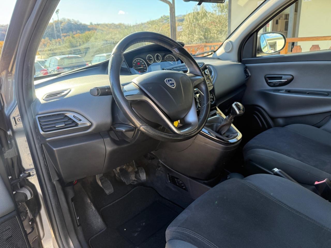 Lancia Ypsilon 1.3 MJT 95 CV 5 porte Platinum