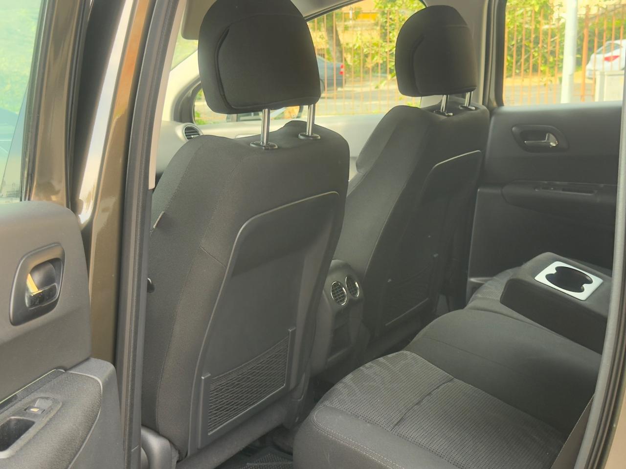 Peugeot 3008 1.6 HDi 110CV cambio robotizzato Tecno