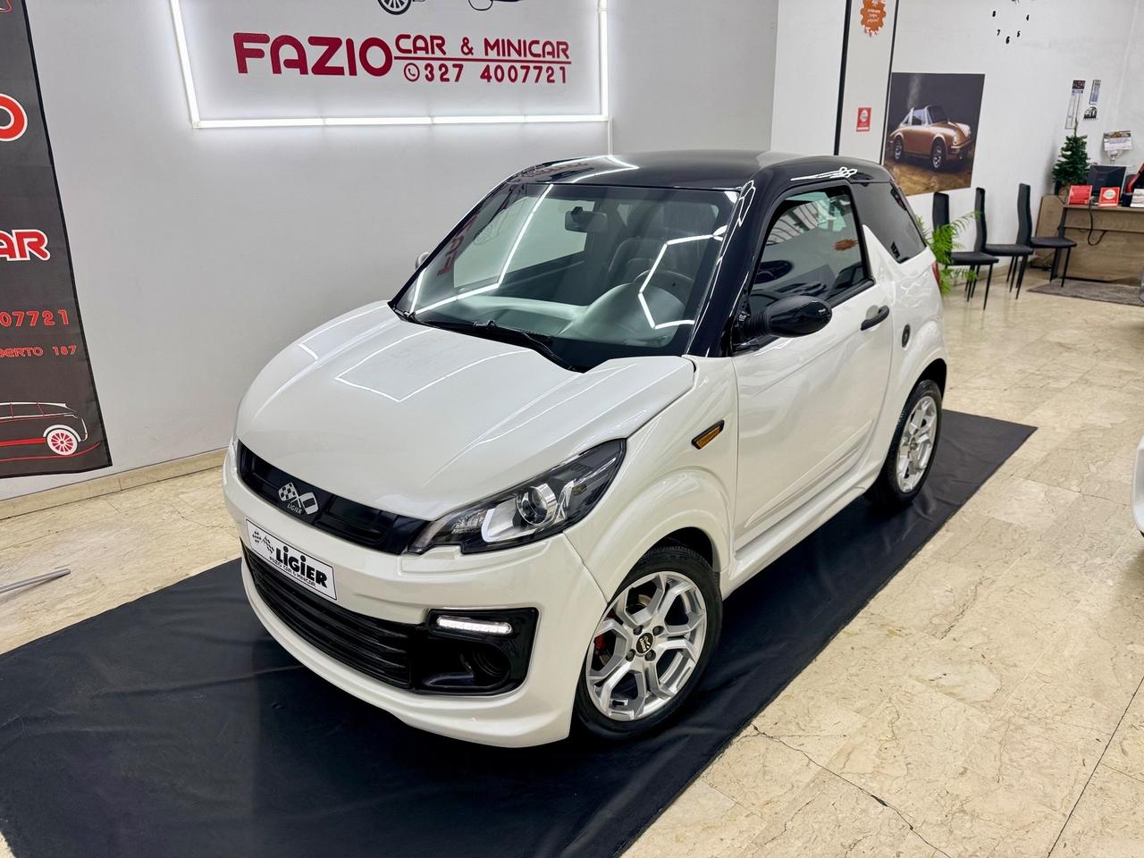 Ligier JS 50 Black & White