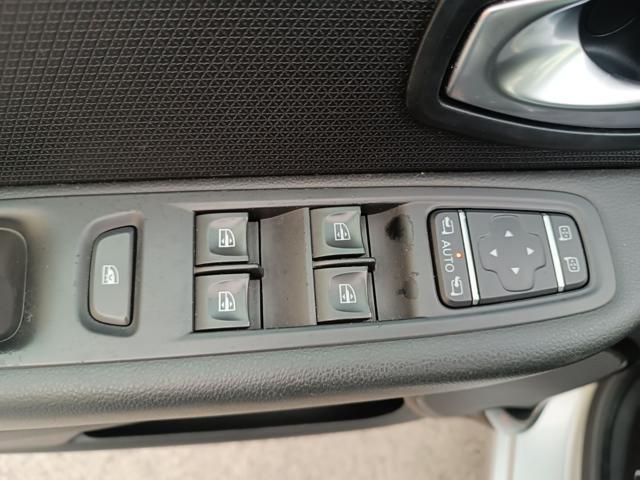 RENAULT Clio TCe 12V 90 CV 5 porte Moschino Intens
