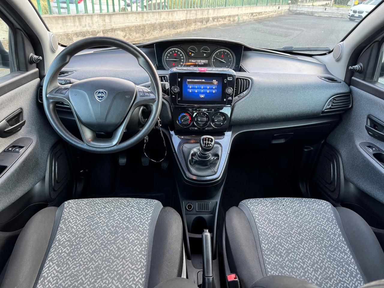 Lancia Ypsilon 1.0 FireFly 5 porte S&S Hybrid Ecochic Silver