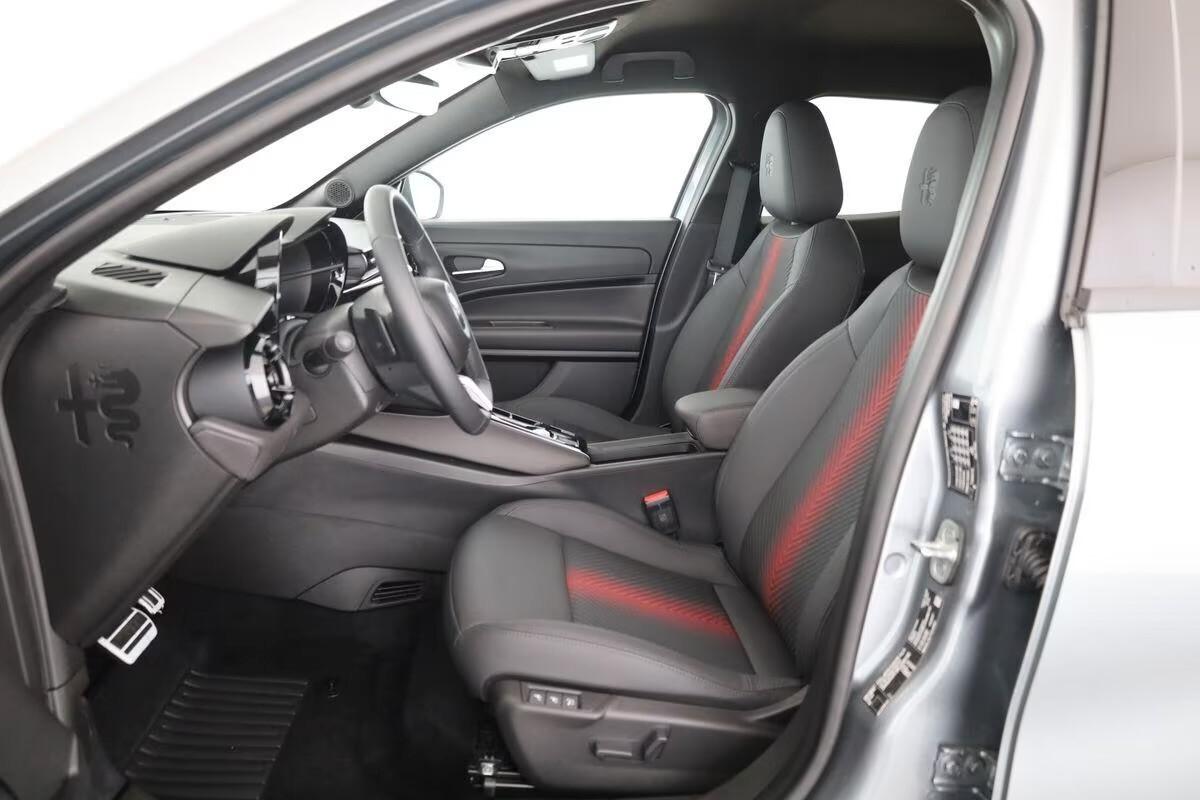 Alfa Romeo Junior 1.2 145CV Hybrid eDCT6 Speciale
