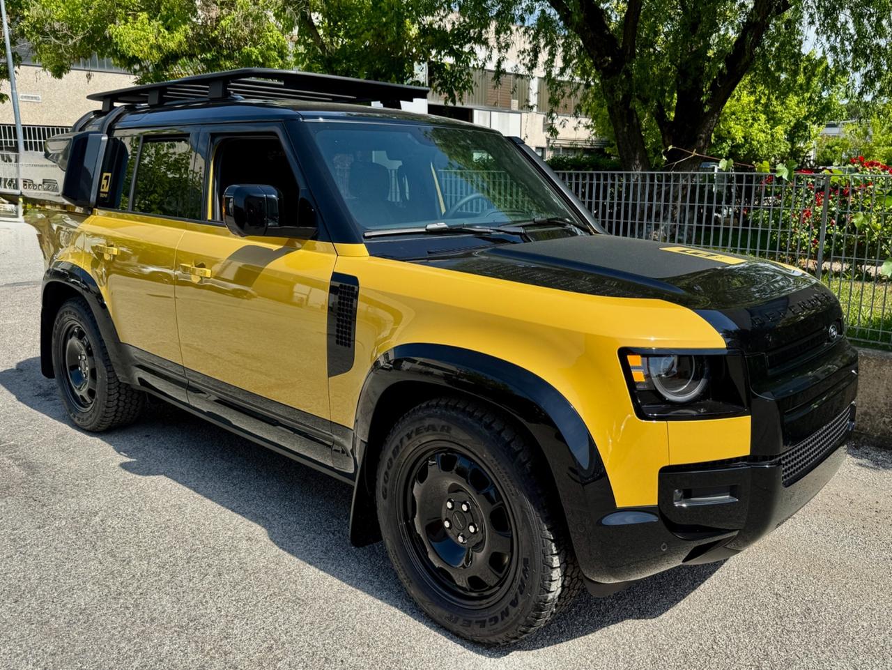 Land Rover Defender TROPHY EDITION