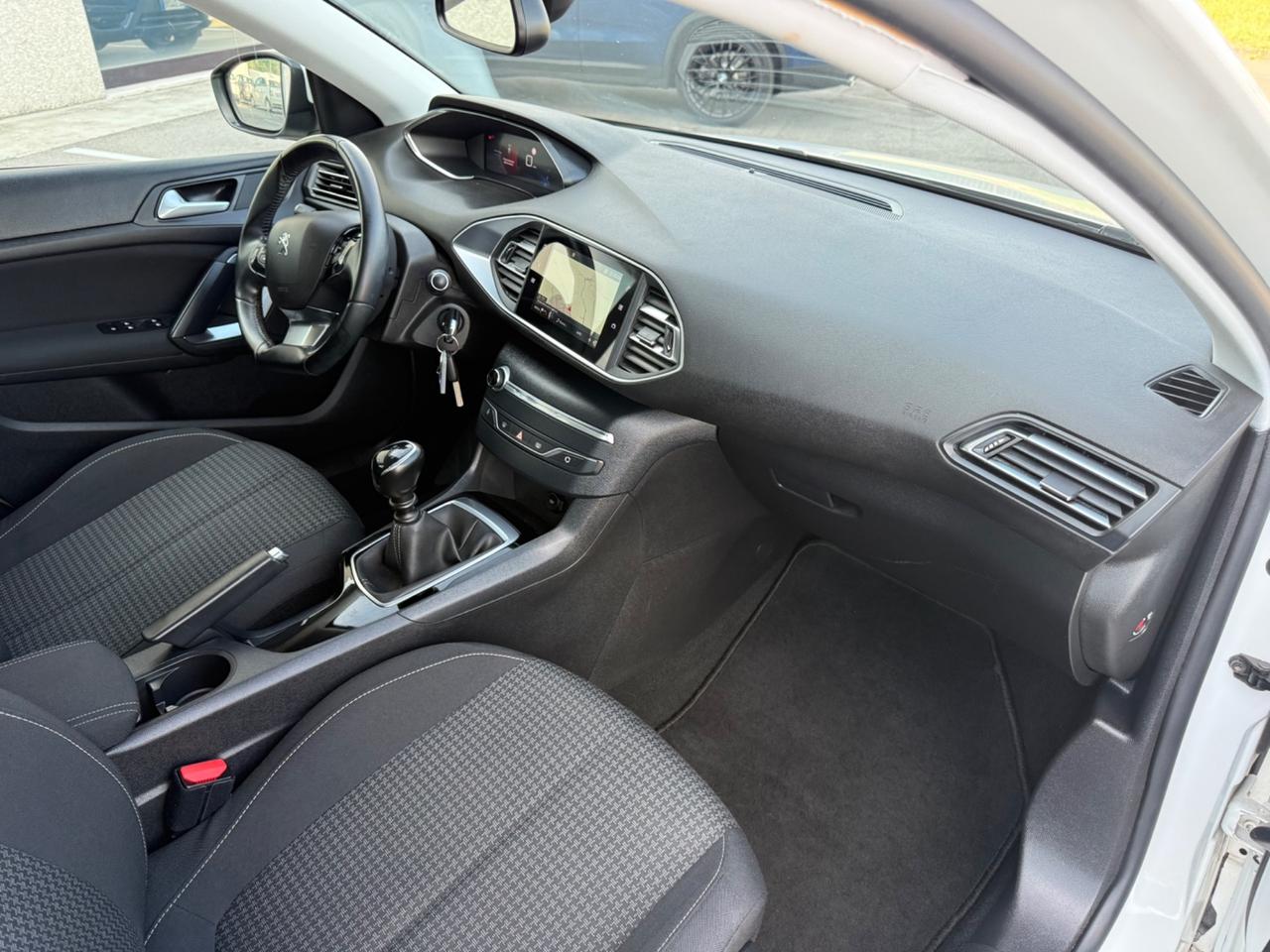Peugeot 308 Berlina 1.5 130 Cv Bianco perla