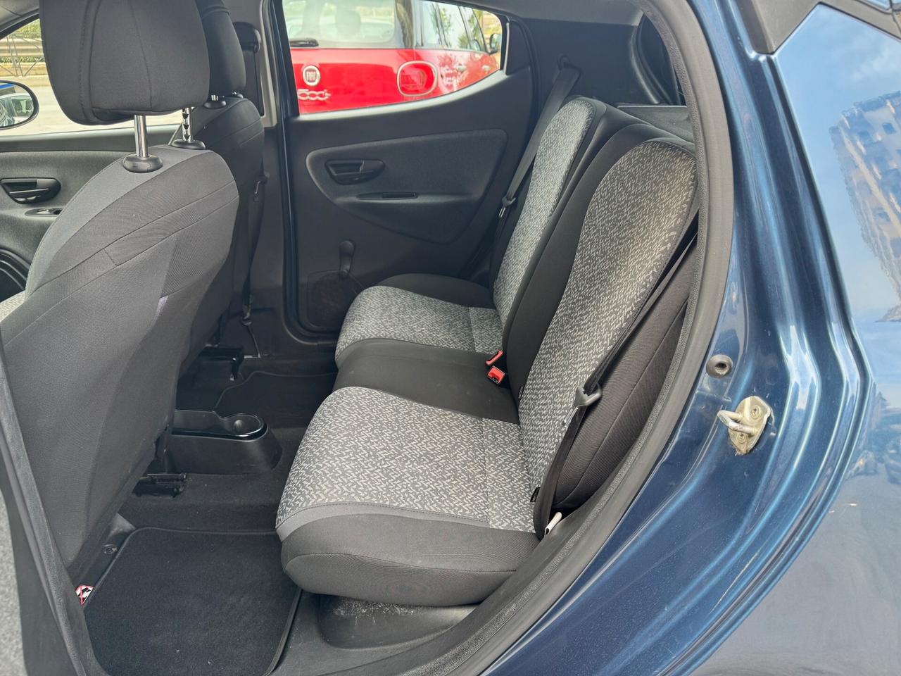 Lancia Ypsilon 1.0 FireFly 5 porte S&S Hybrid Ecochic Silver