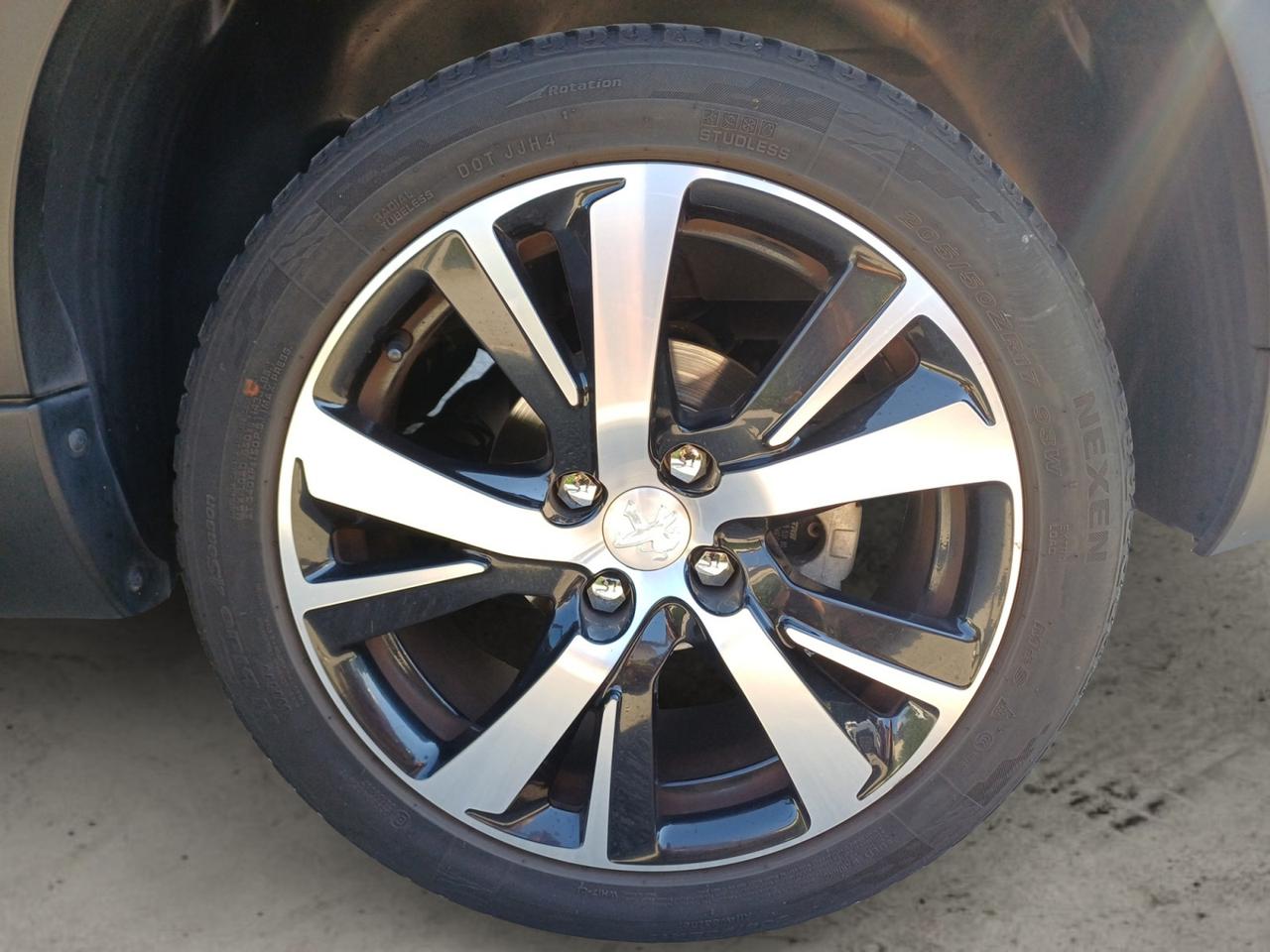 PEUGEOT 2008 - BlueHDi 120 EAT6 S&S Allure