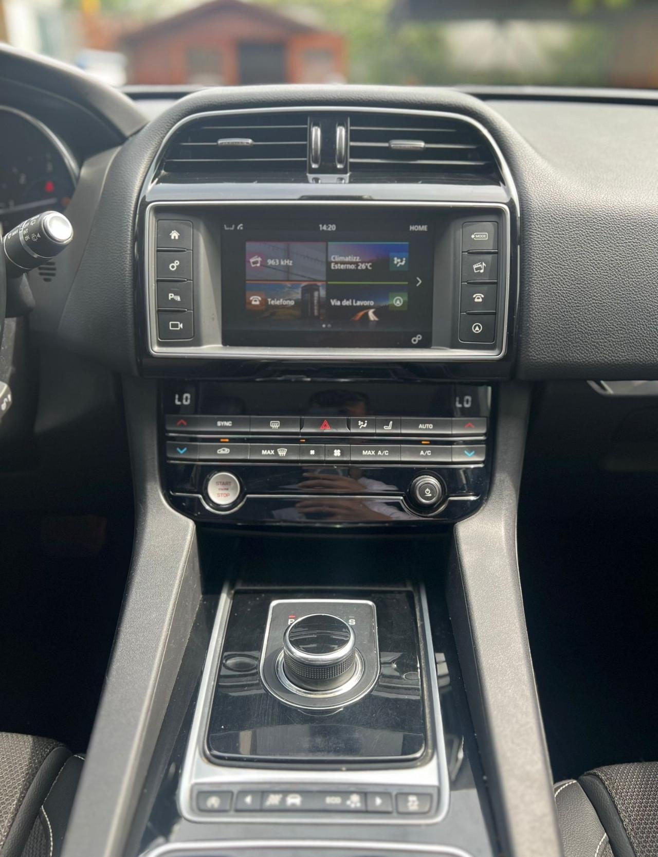 Jaguar F-Pace 2.0 D 180 CV AWD Portfolio