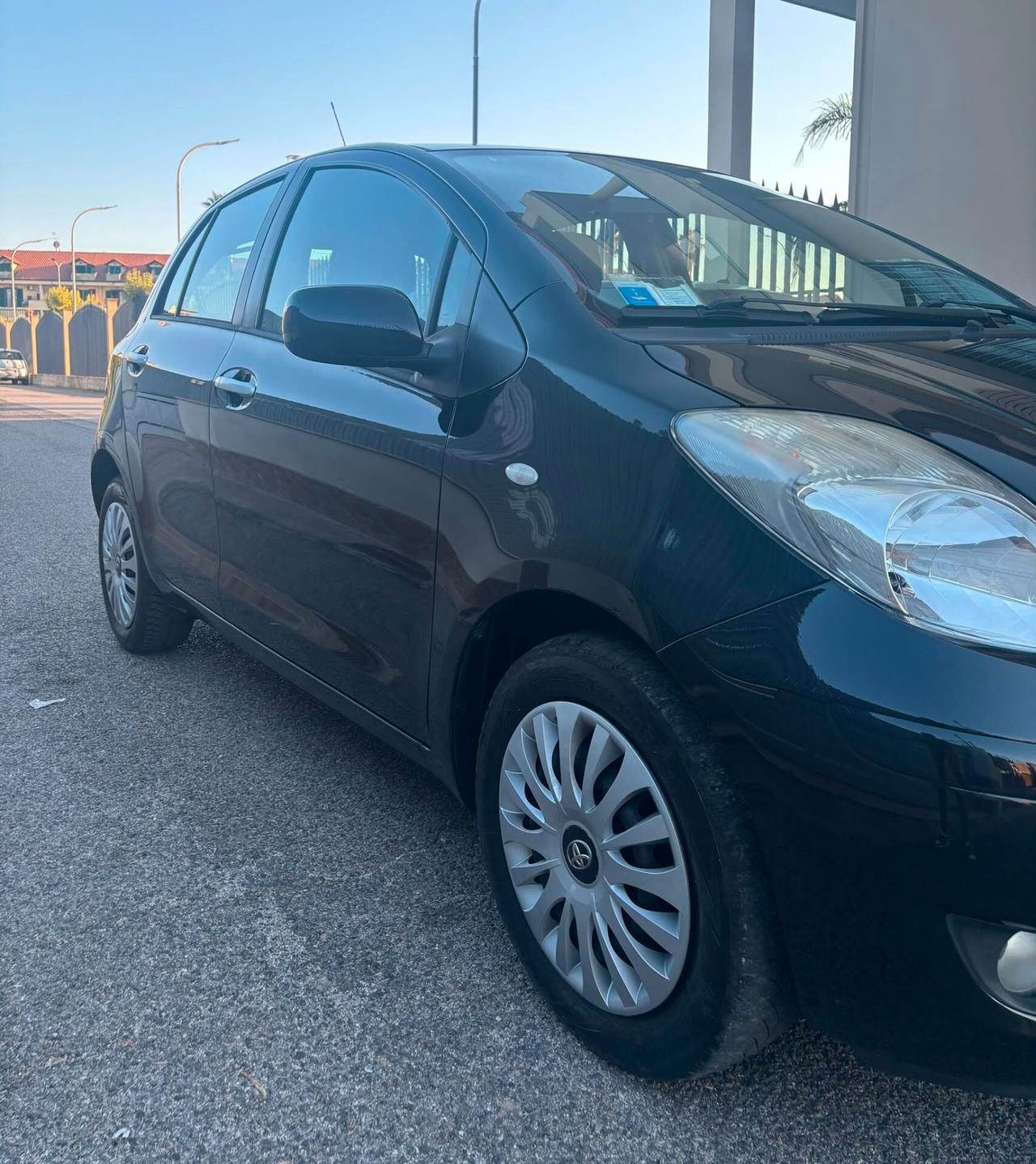 Toyota Yaris 1.0 5 porte Sol ANNO 2010