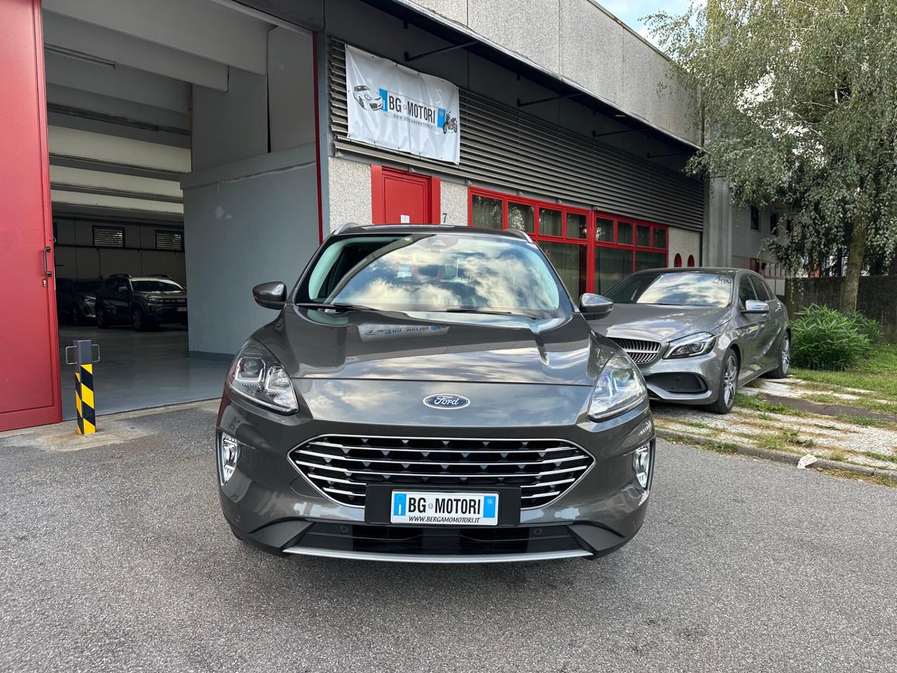 Ford Kuga 2.5 phev Titanium Business 2wd 225cv e-shifter