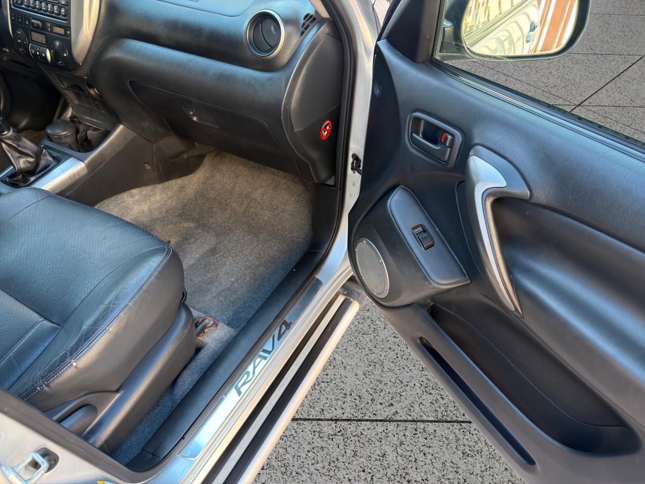 ToyotaRAV4 2.0 D-4D 5 porte-PELLE/TETTO APRIBILE
