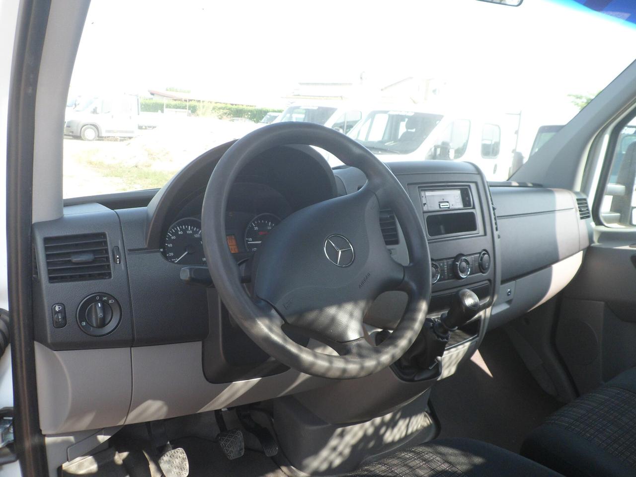 Mercedes-benz Sprinter cassone fisso con pedana